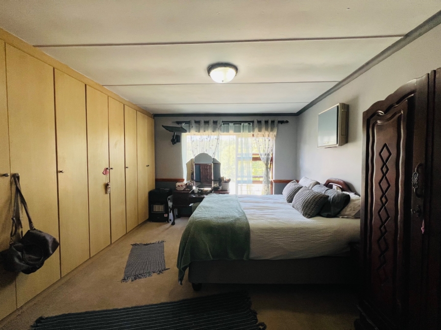 4 Bedroom Property for Sale in Twee Rivieren Western Cape